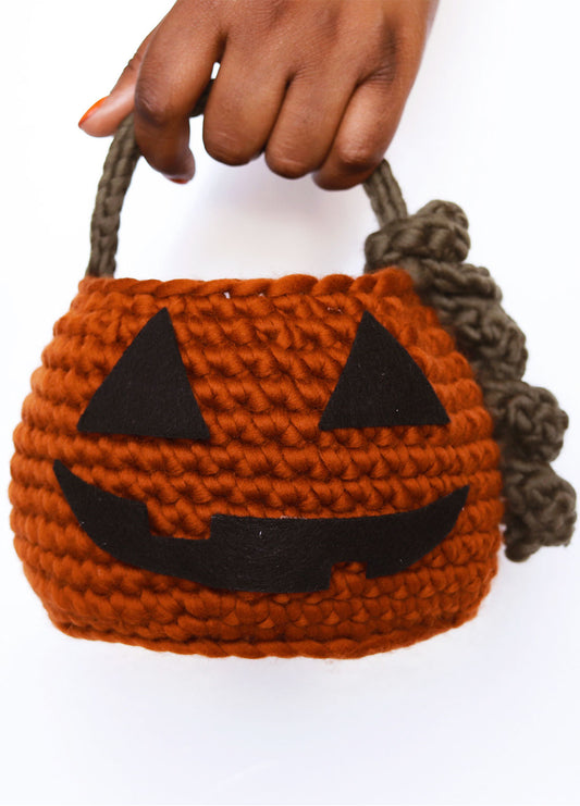 Pumpkin Basket Halloween Free Pattern x @tlyarncrafts